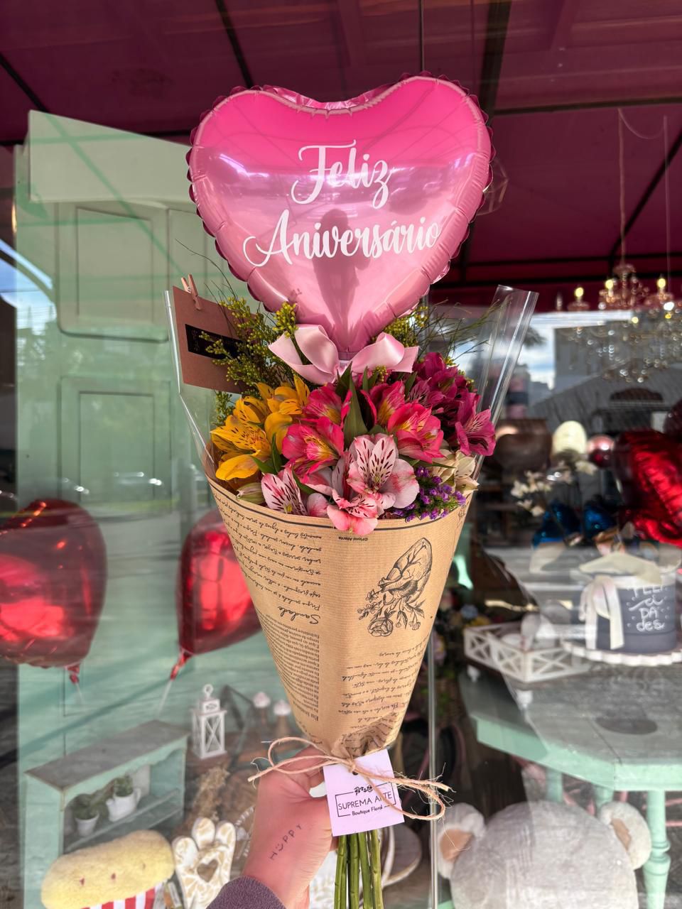 Buquê de Astromélias + Balão | Suprema Arte